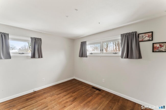 Building Photo - 67 Dogwood Dr