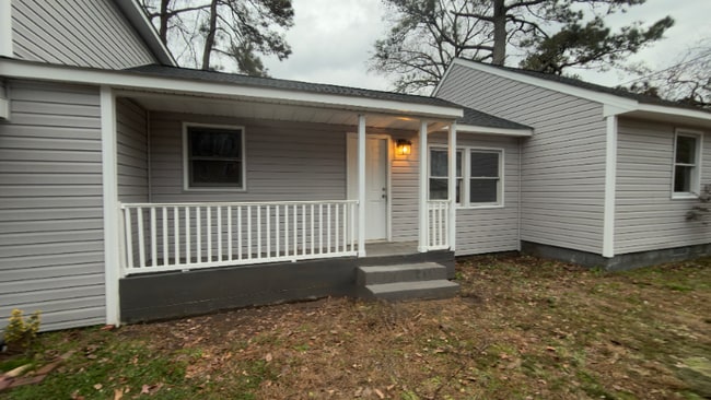 Building Photo - 205 Alesa Dr