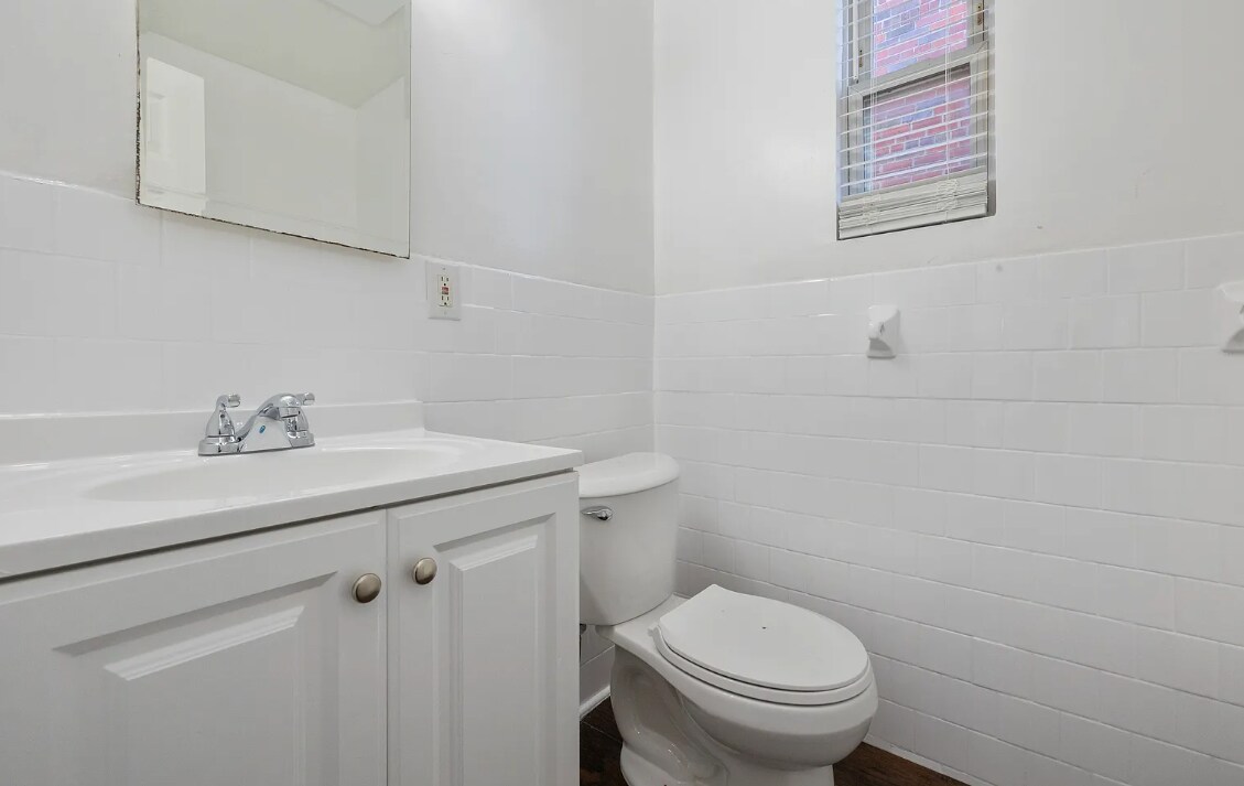 Building Photo - 506 Eastern Ave NE