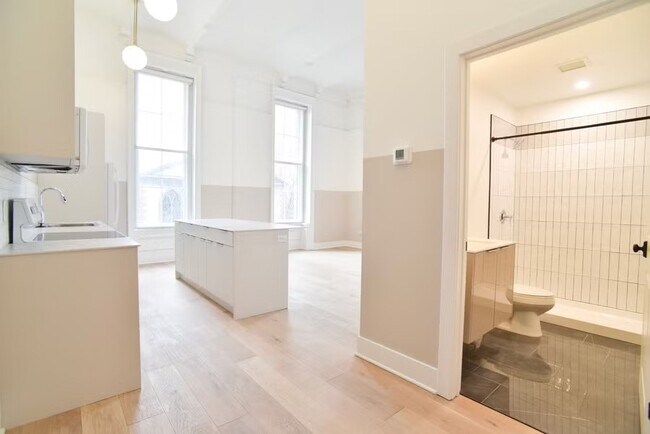 Building Photo - 30 W Broad St