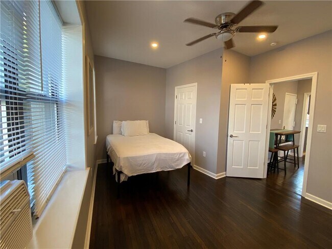 Building Photo - 2 Nicholas St