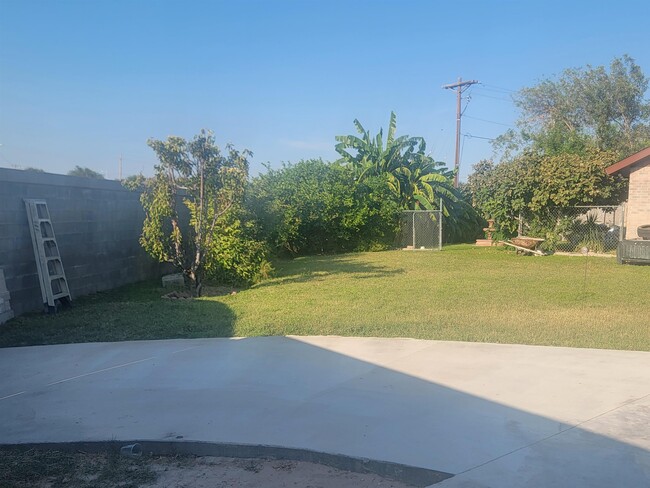 Building Photo - 702 Zebra Dr