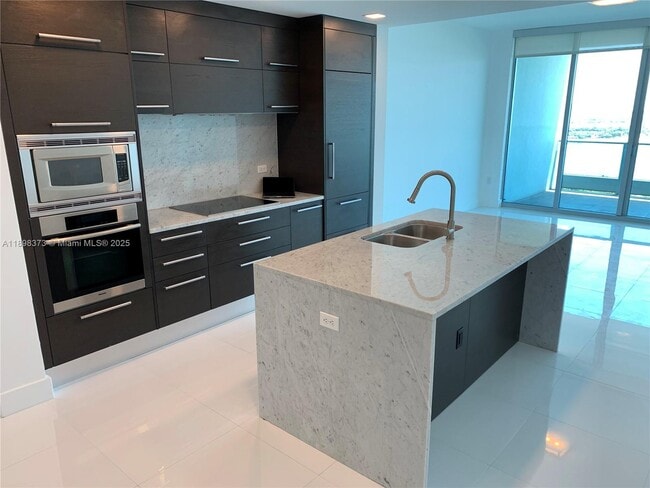 Building Photo - 900 Biscayne Blvd