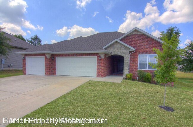 Primary Photo - 4 br, 2 bath House - 874 E Sparrow Rd