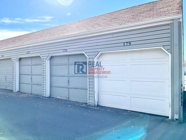 Building Photo - 920 S Walden Way