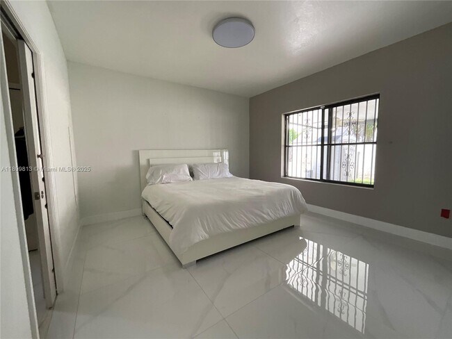 Building Photo - 13201 SW 274th Terrace