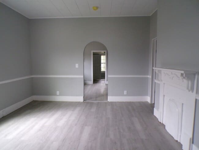 Building Photo - 1120 Elm Ave