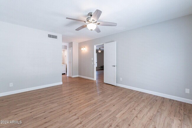 Building Photo - 110 W Seldon Ln