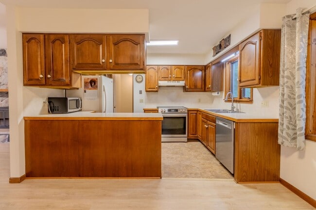 Building Photo - 3332 Tibbets Dr
