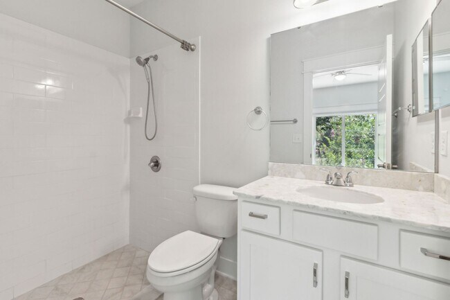 Building Photo - Amelia Island Cottage - Excellent condition