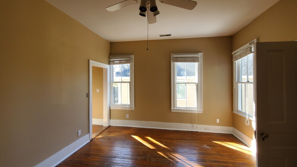 Building Photo - 210 N 6th St