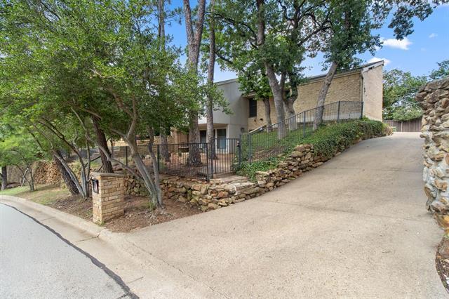 Building Photo - 905 Crowley Rd