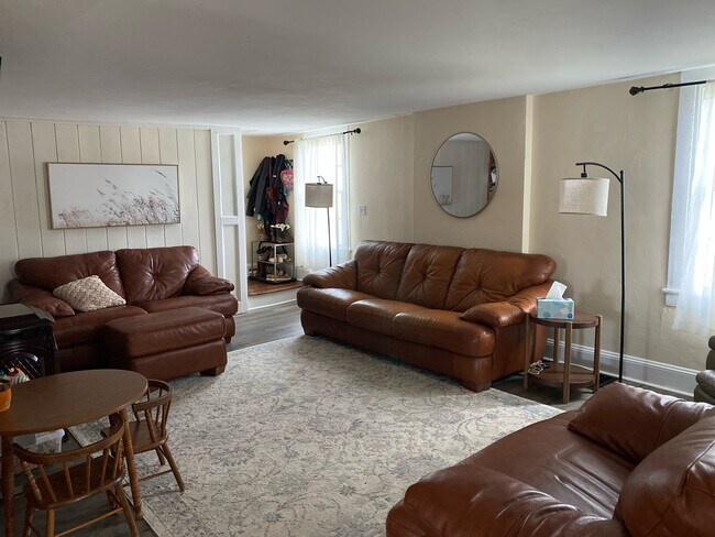 Family room - 24 S Main St