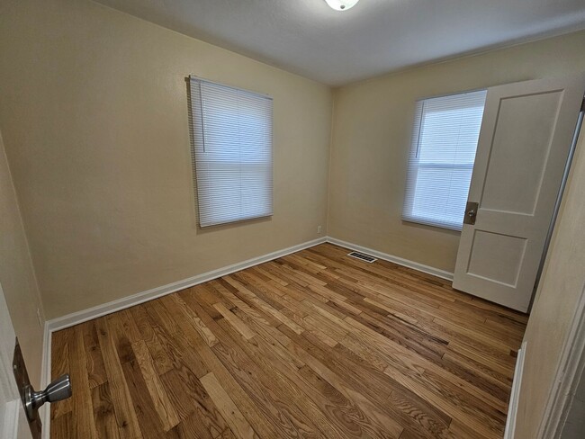 Building Photo - Newly renovated 2 bed, 1 bath. South side ...