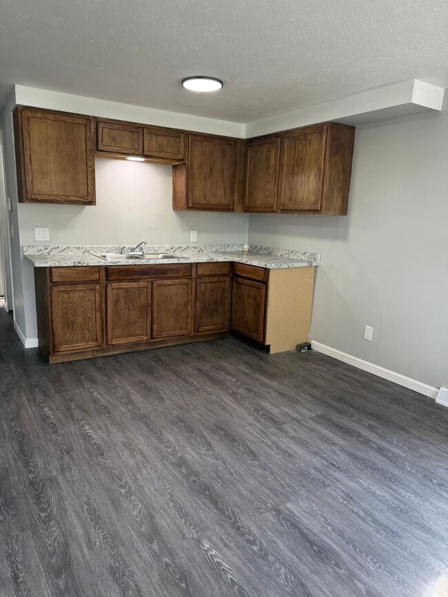 Building Photo - 3 Bedroom NE Canton House for rent