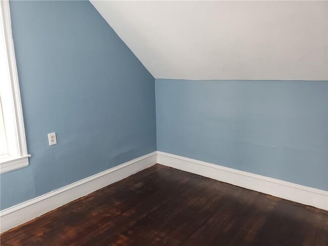 Building Photo - 142 Pocasset Ave