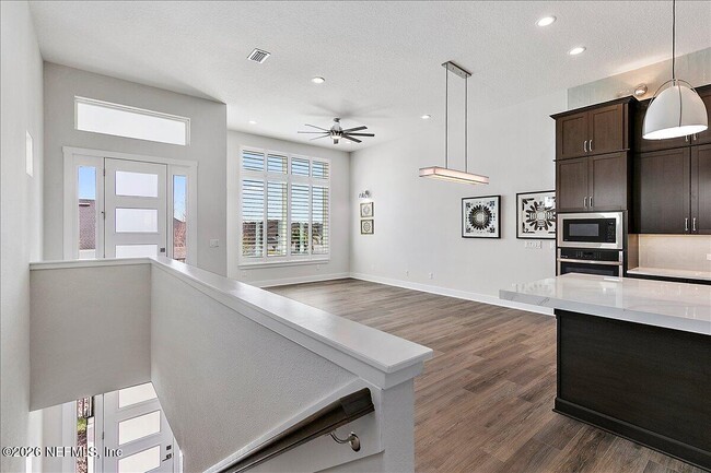 Building Photo - 459 Crestview Dr