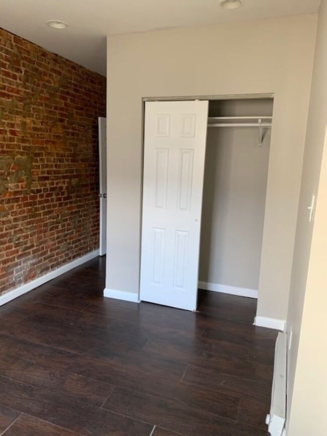 Building Photo - NICE 3BD/2.5 BATHS HOUSE READY FOR THE HOL...