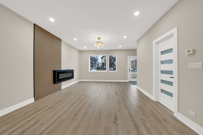 Building Photo - 5901 W Erie St