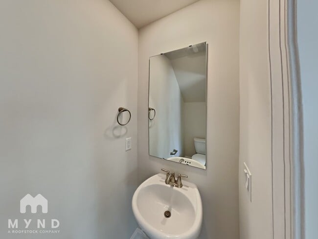 Building Photo - 158 Brixham Lp