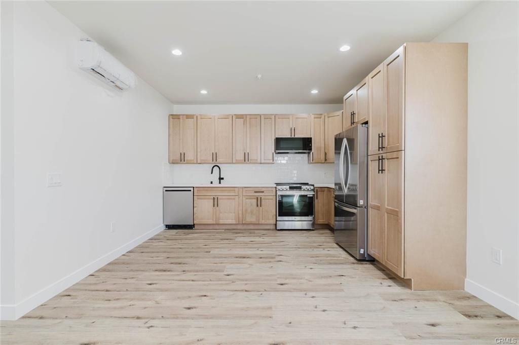 Building Photo - 5732 Willowcrest Ave