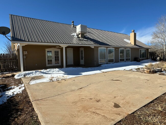 Building Photo - 3 Bedroom, 2 Bathroom Home in Edgewood, NM