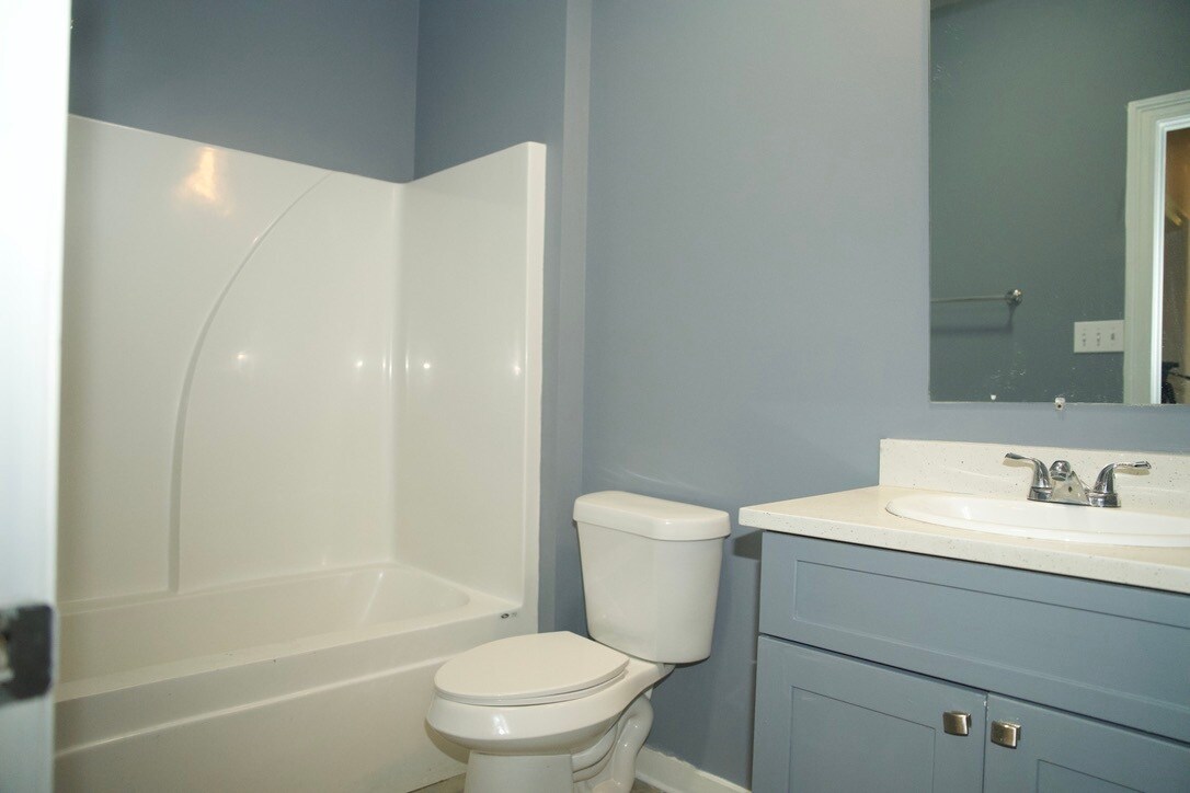 Bath #2 - 343 W Johnson St