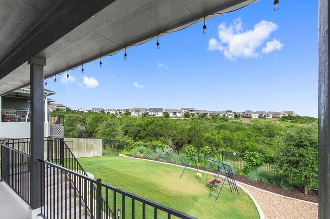 Building Photo - 829 Dayridge Dr