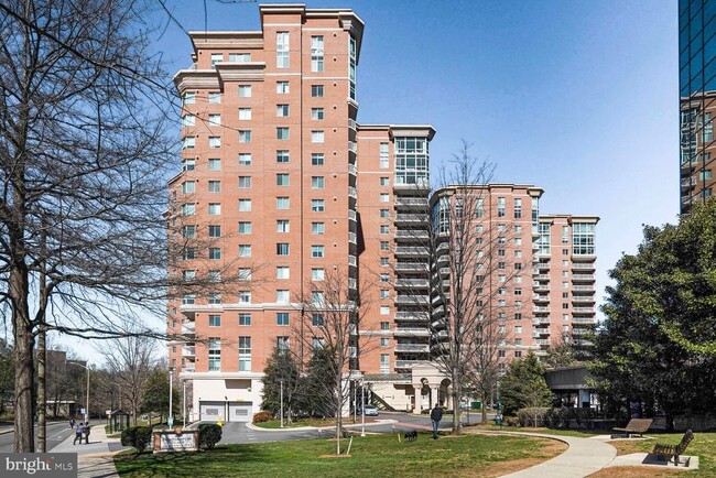 Building Photo - 3101 N Hampton Dr