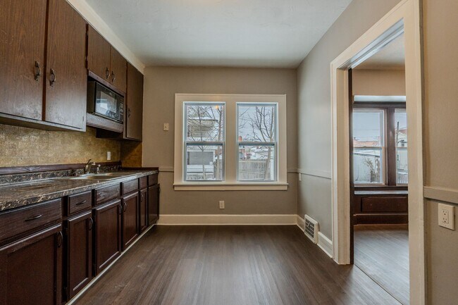 Building Photo - 3394-3396 W 54th St