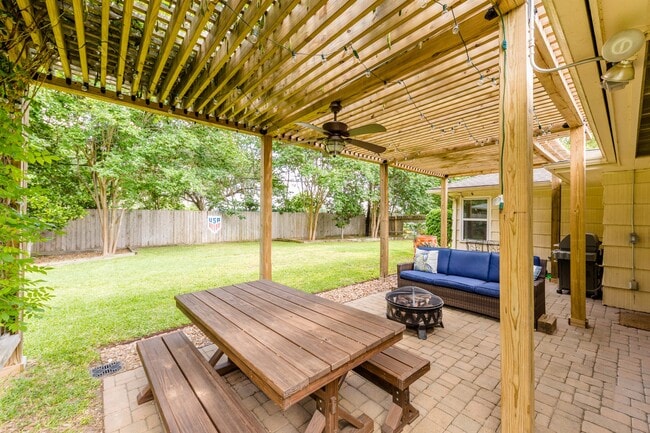 Building Photo - 8323 Lorrie Dr