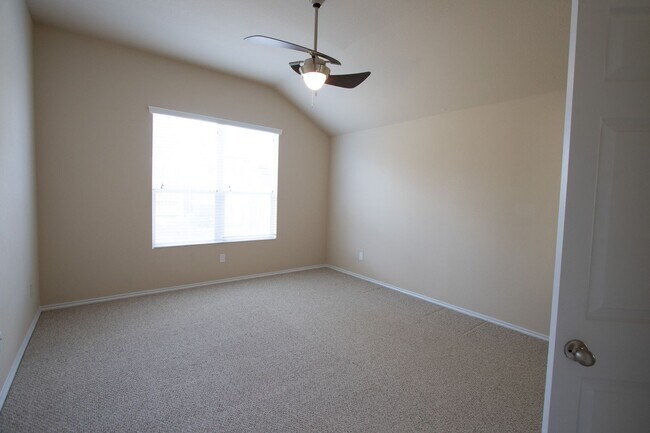 Building Photo - TWO WEEKS FREE RENT!!!  Welcome to this charming 3-bedroom, 2-bathroom home located in the vibran...