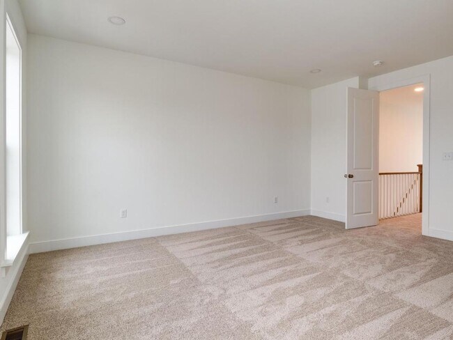 Building Photo - Luxury Townhome in the Heart of Cranberry Twp