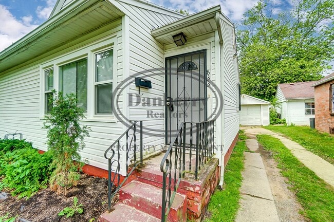 Building Photo - 833 Turner Ave