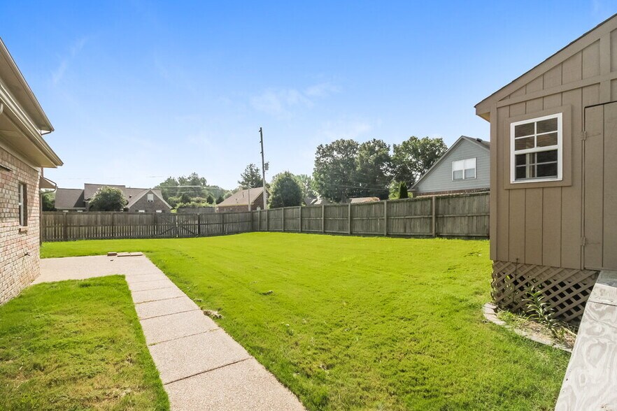 Building Photo - 15 Austin Cir