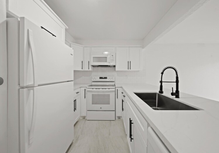 Building Photo - 11650 Village Pl Dr