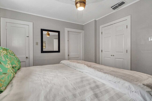 Building Photo - Charming 3 Bedroom Home in Historic District