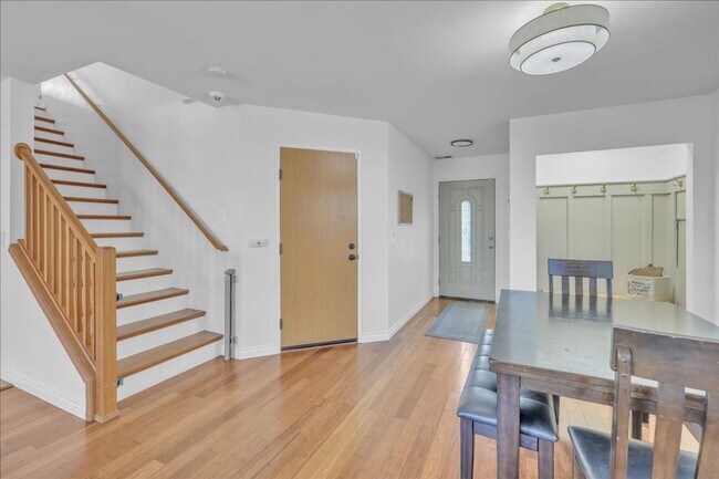 Building Photo - Stylish Yelm Home with A/C, Butcher Block Counters & Fully Fenced Yard!