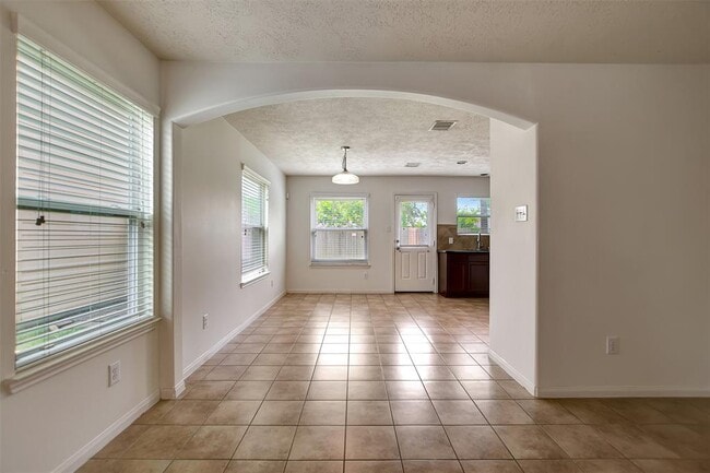 Building Photo - 11842 Red Hummingbird Dr