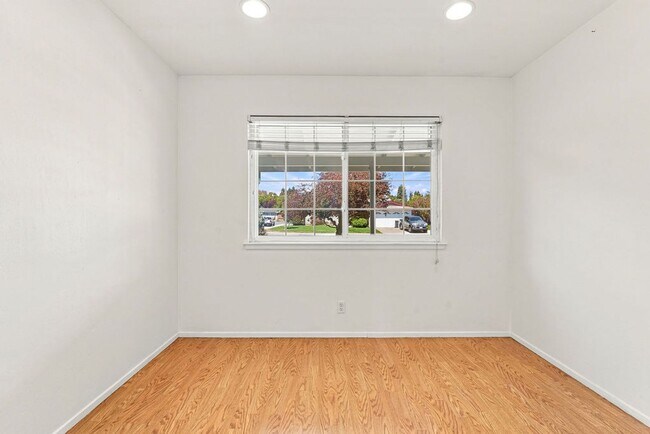 Building Photo - 4034 Francisco St