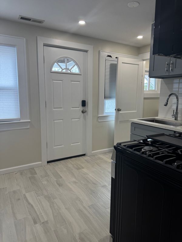 Building Photo - 510 W Main St