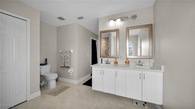 Building Photo - 3730 SE 4th Ave