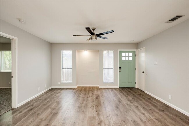 Building Photo - 915 Chisholm Cove