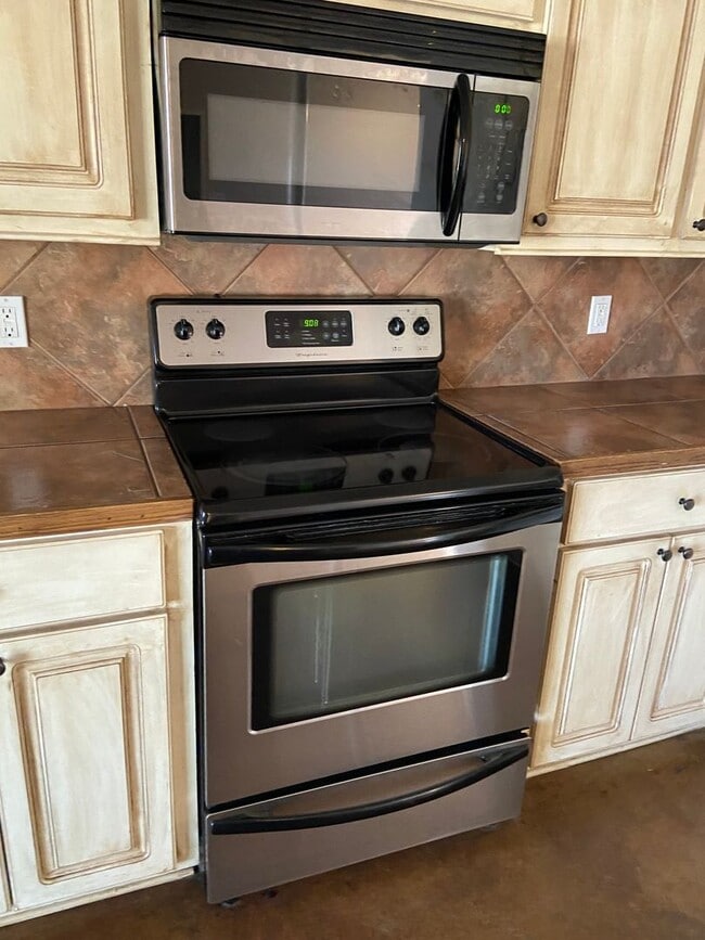 Building Photo - A must have in Canton, MS!!