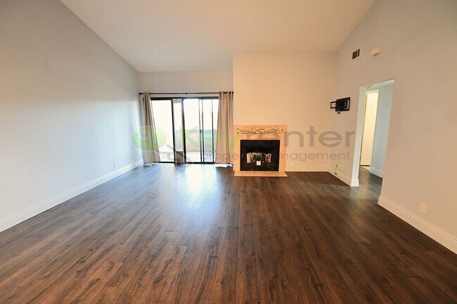 Building Photo - La Mesa | Rancho San Diego | End unit Cond...