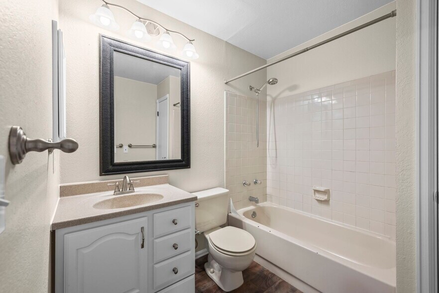 Building Photo - 12665 Grove Ct