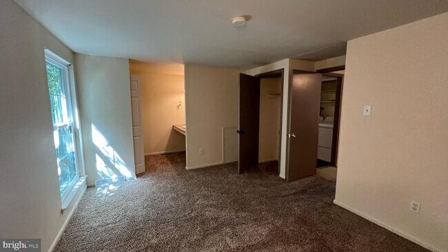 Building Photo - 744 Summit Chase Dr