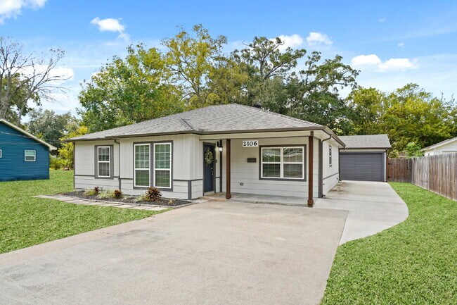 Building Photo - "Charming 3-Bedroom FULLY RENOVATED Home o...