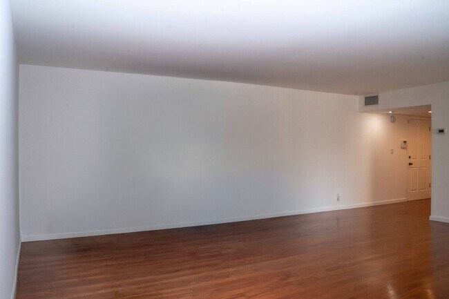 Building Photo - 4521 Colbath Ave