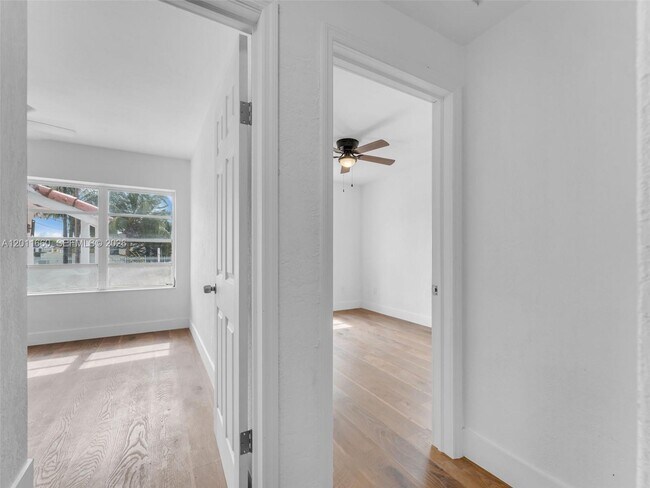 Building Photo - 520 NW 32nd Pl